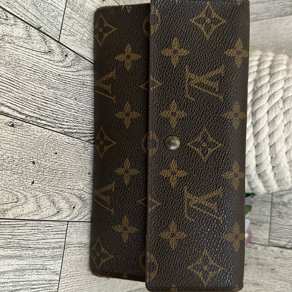 Louis Vuitton Monogram Authentic - Picture 2 of 16